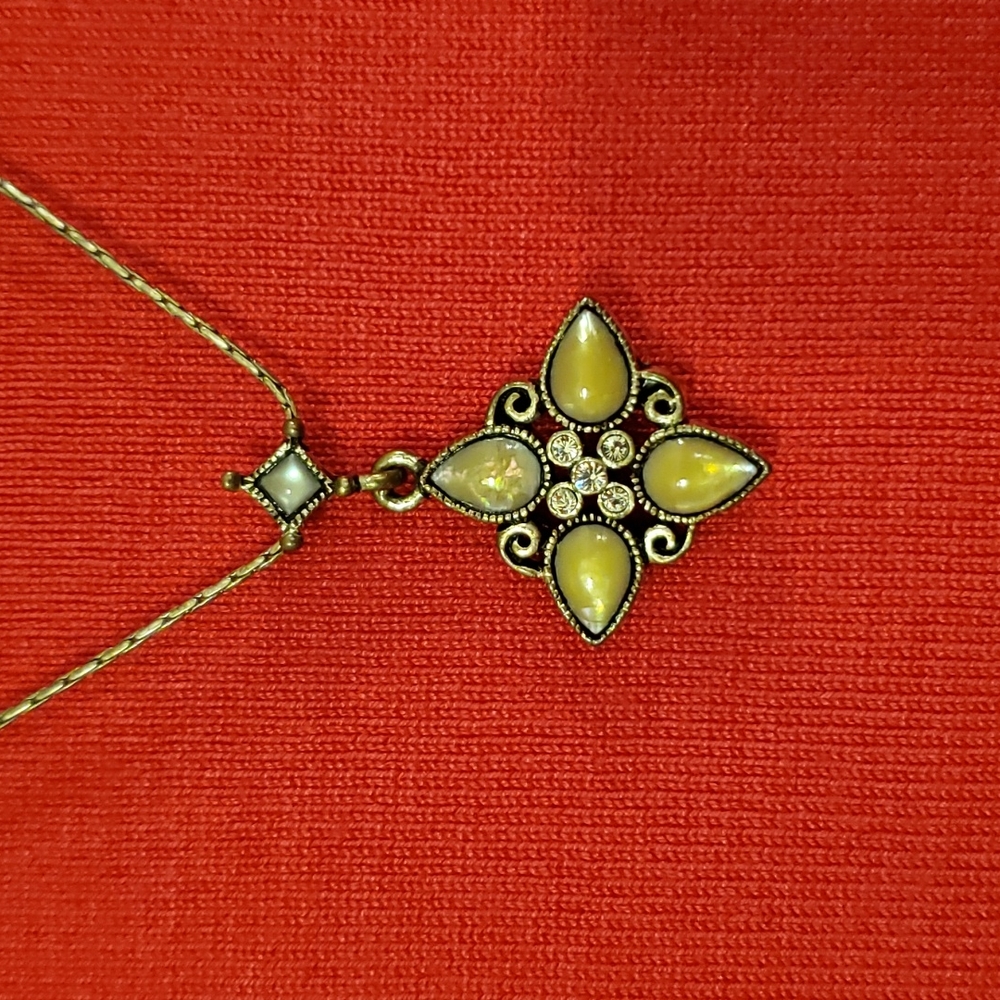 Iridescent green necklace